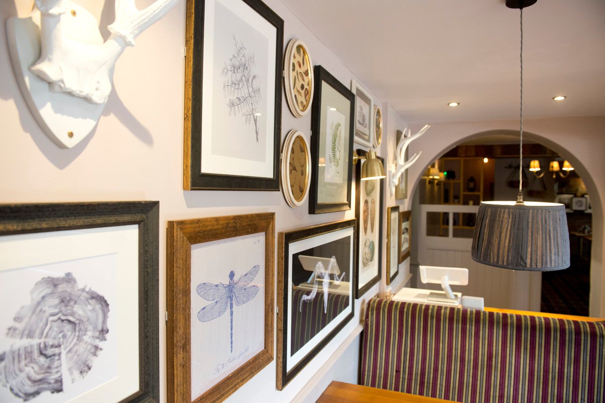 DMP_Cardiff's tweet photo. The Poacher in Hook recently refurbished for @punchpubs #ukpubs #interiordesign #hookpubs https://t.co/1QW3ipefif