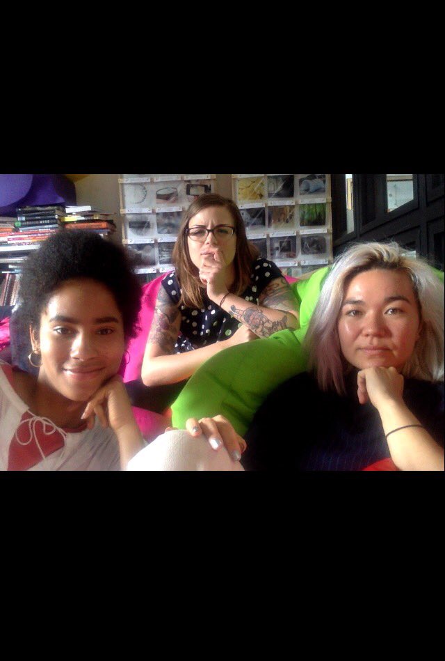 Feeling cute with <a href="/an_ailsa/">Ailsa Fineron</a> &amp; <a href="/GrrrlScout/">Rosie Cooke</a> for our <a href="/artsemergency/">Arts Emergency</a> podcast..watch dis space 😏😏