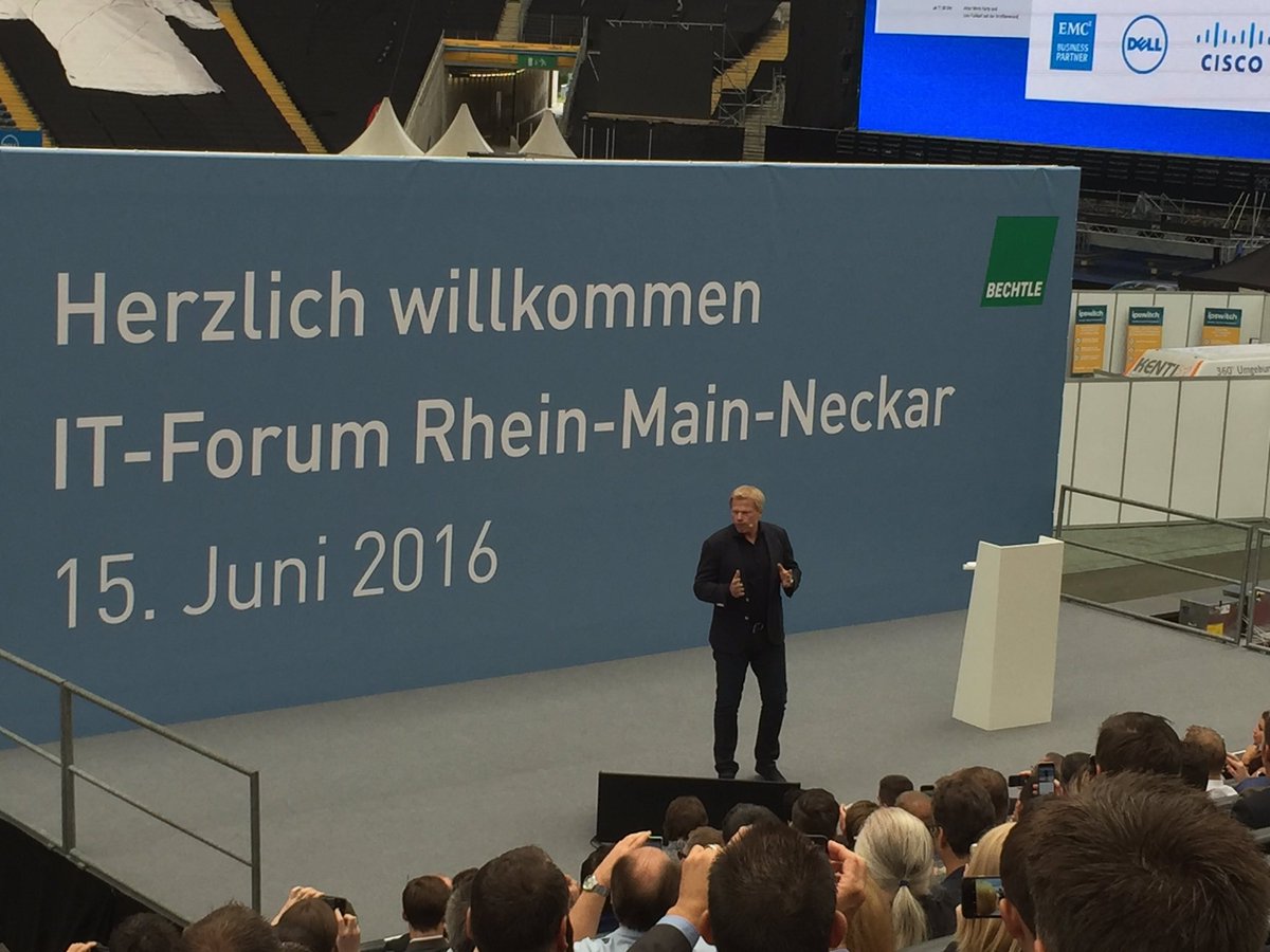 @EMCUNSTOPPABLE <a href="/DinkoEror/">Dinko Eror</a> <a href="/Zastrm/">Matthias Zastrow</a> Oli auf bechtle Forum in Frankfurt - auch unstoppable!