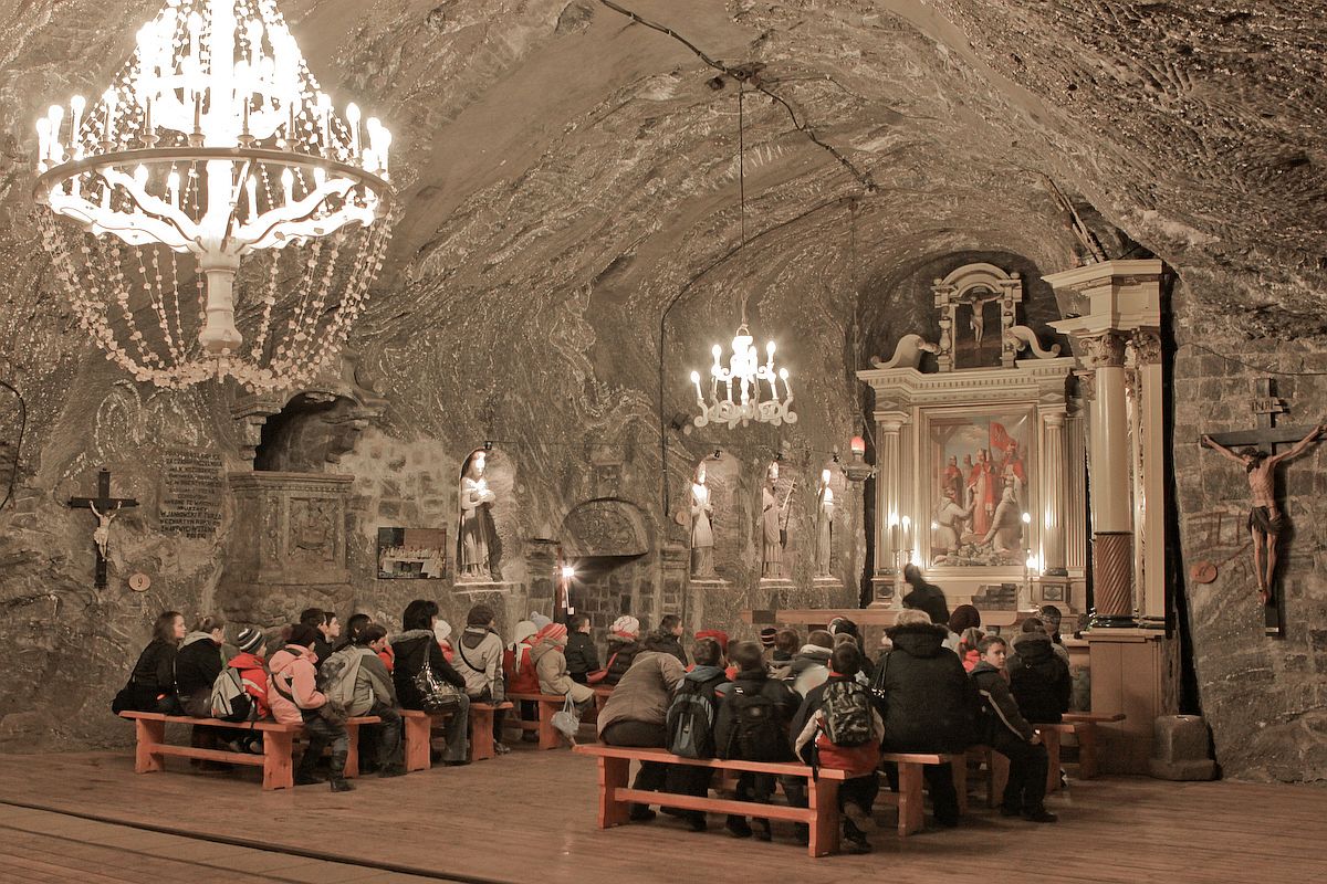 PolishEmbassyUS's tweet photo. #Bochnia salt mine, #Poland's oldest salt mine set to establish a nature trail for tourists https://t.co/3Q7roBS4ao https://t.co/B4r9GaQntn