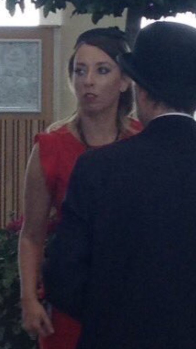 adoredhxran's tweet photo. When your fave is standing in front of you and you need to take in the beauty for 2.5 seconds https://t.co/hA40QCzjO8