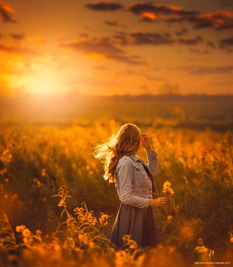 인간은 
태어날 때도 혼자고
갈 때도 혼자고
결국 누구나 다 혼자이다

외로운 것은 당연하다
정말 아플땐
혼자 이겨내야하고

정말 힘들땐
스스로 그길을 걸어나와야 한다

인생은
철저하게 혼자서
걸어가는 것이다