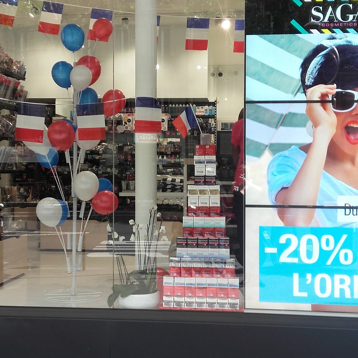 SoizeBilly's tweet photo. #sagacosmetics #ventesprivees #makeup #bonsplans #51bdsaintmichel #loreal #kardashian #NYX  #gemey #AllezLesBleus https://t.co/qQ44XC5uoe