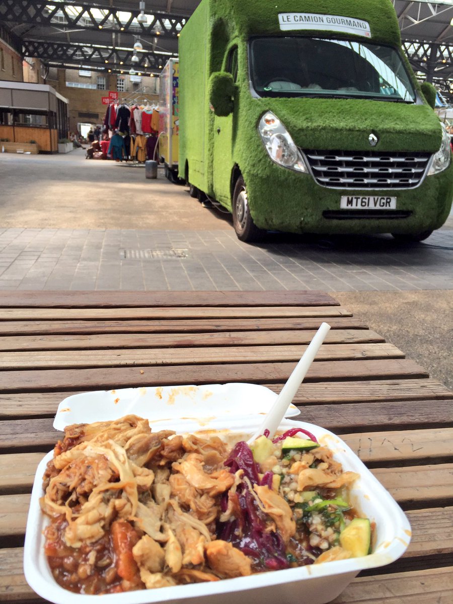 Fresh and healthy for #whattoeatwednesday by @bgergo14 chowing down on <a href="/LeCamionUK/">Le Camion Gourmand</a> #healthy
