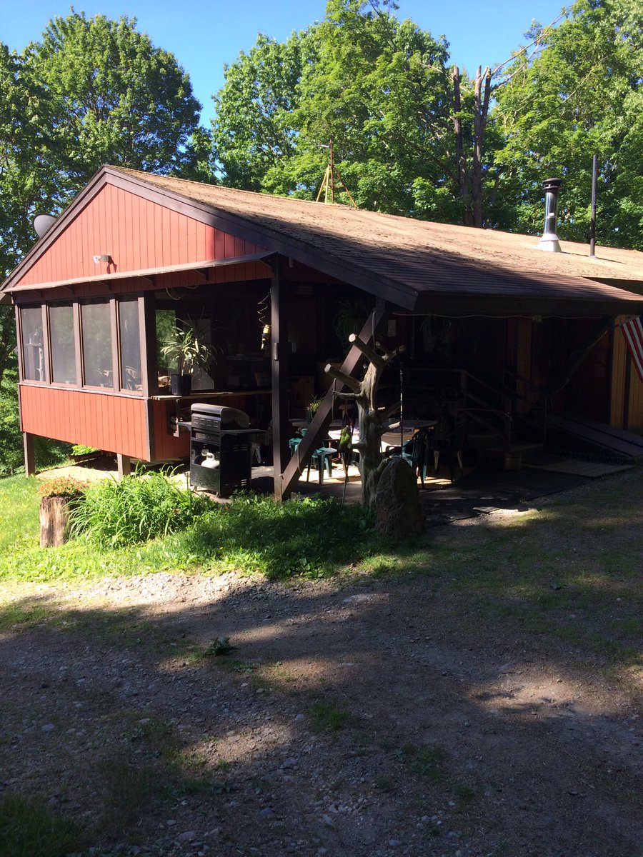 WingnutontheAT's tweet photo. Day 41:(Delayed: weak cell signal) 8 mi over hilly, lovely upstate CT. In for nite @ awesome Bearded Woods hostel. https://t.co/457gVtDDaf