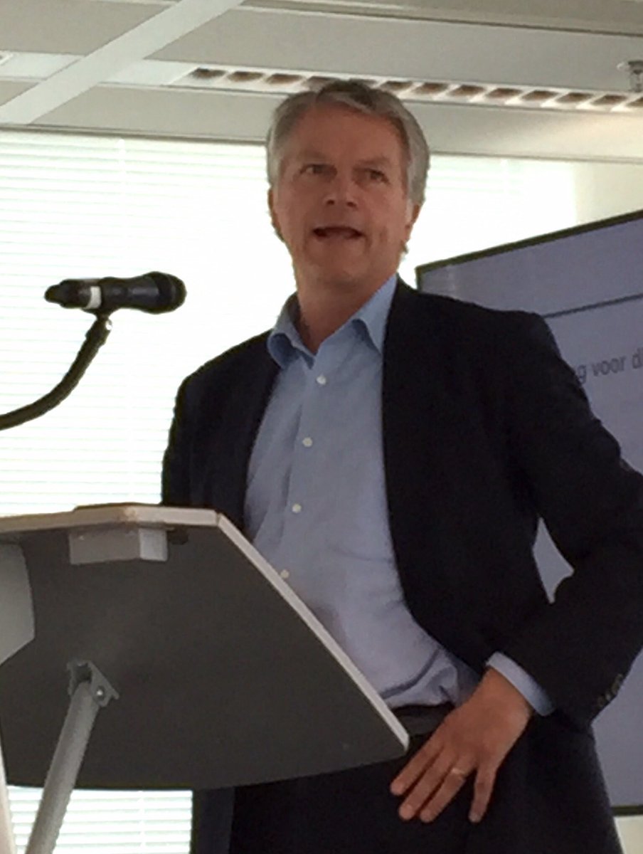 HaroldHofstra's tweet photo. Aanwezig bij bijeenkomst @AmEcBoard over connectiviteit En innovatie #EUAlmere sprekers @wouterbos @francweerwind https://t.co/2plz0KmWZq