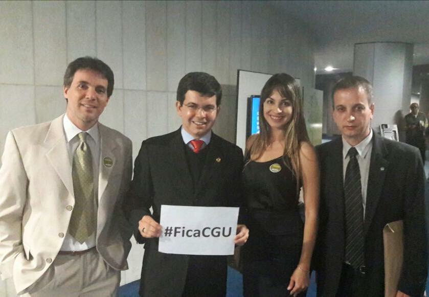 anjulitostes's tweet photo. @randolfeap Senador Randolfe Rodrigues, maior defensor da CGU e do controle. #AmigoDoControle #EmDefesaDaCGU https://t.co/UqDcbIrVxs