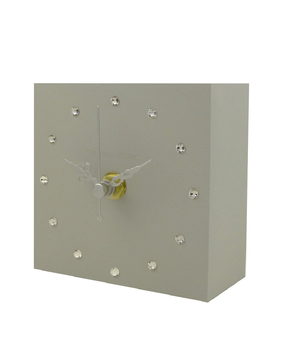 We have #OliviaEarl #clocks in stock in our #onlineboutique #giftideas #lifestylegifts ow.ly/kCyy3010FDt