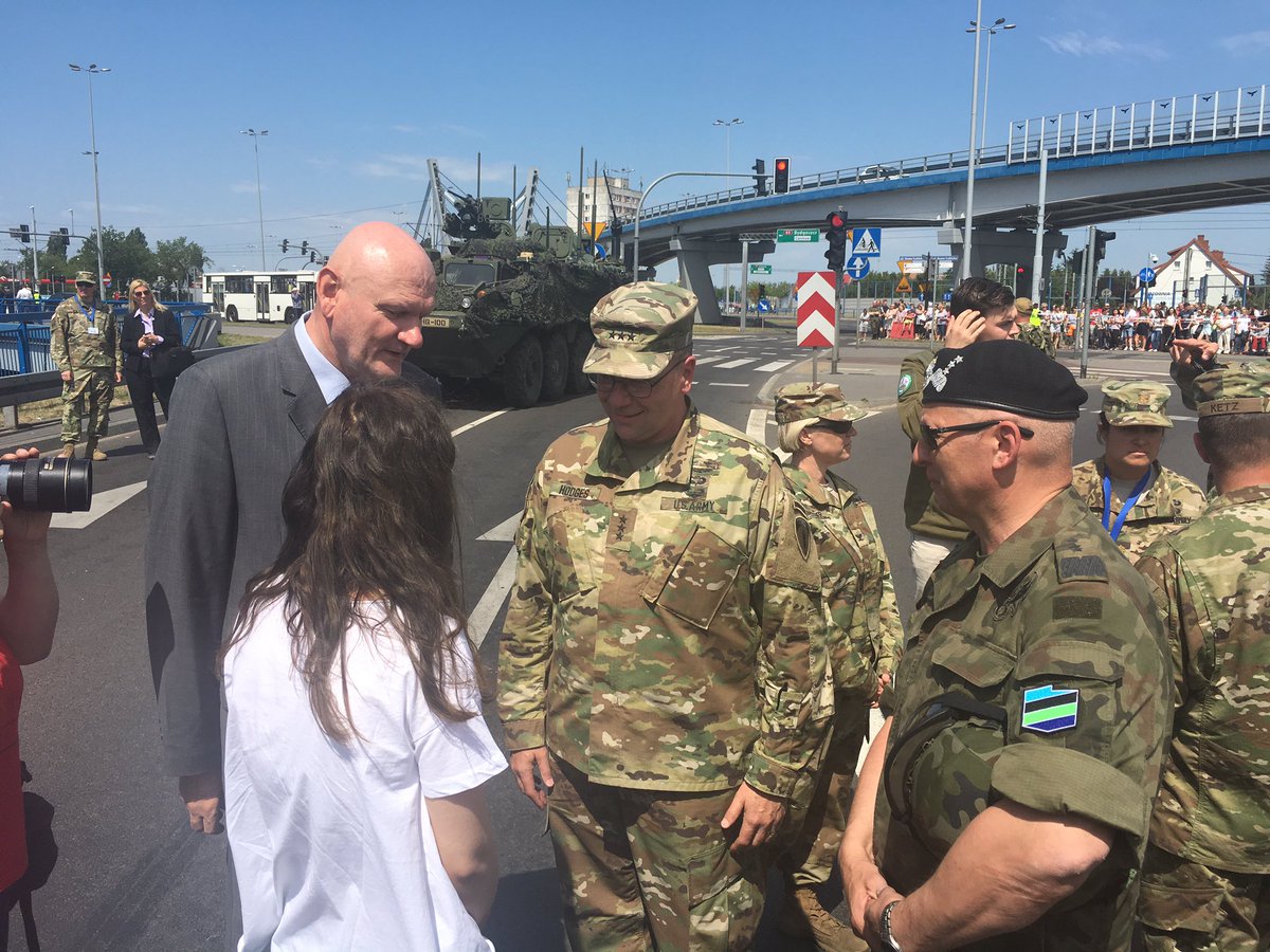 NFIU_POL's tweet image. #Anakonda16 #SwiftResponse #USAREUR COM LT.GEN. Ben HODGES and POL GEN. COM. LT.GEN. Mirosław RÓŻAŃSKI in Torun