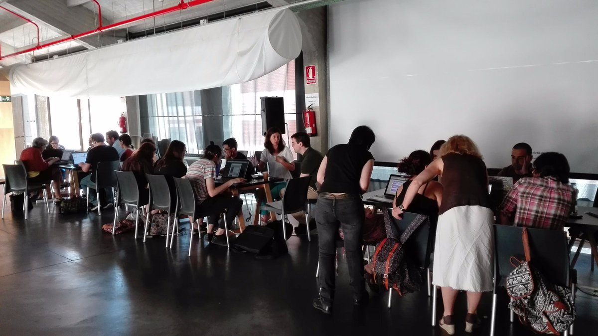lau_valero's tweet photo. Pues aquí estamos en @medialabprado ejerciendo vigilancia política de la buena #poletikavigila No nos mires, únete https://t.co/fc73eEtDYK