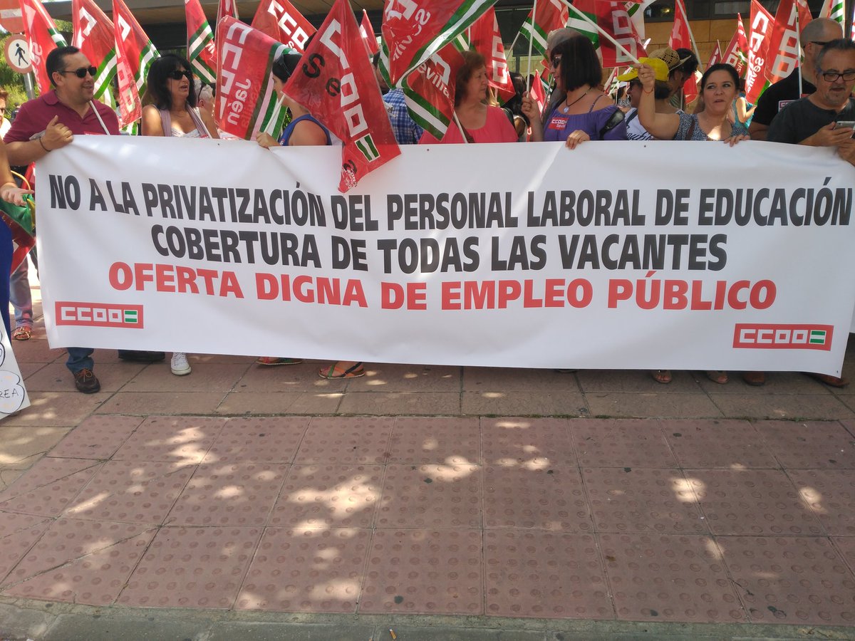 di3gobustamante's tweet photo. Protestamos contra los #RecortesInjustos del Personal Laboral
Por la cobertura de bajas
#JuntaResponde
@feccooand https://t.co/XuyeXepR2M