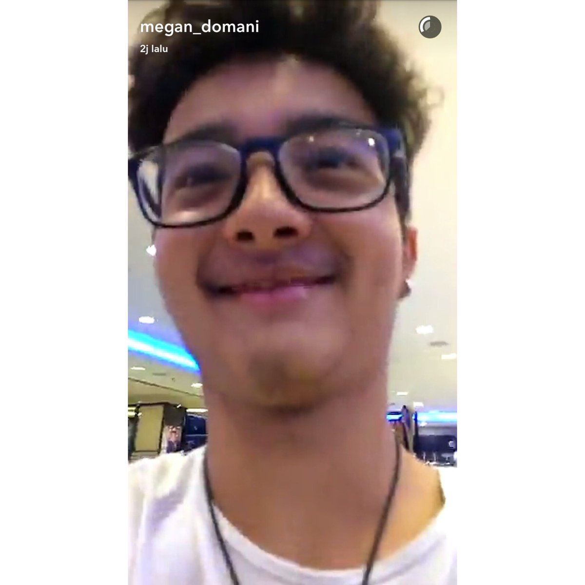 WorldOfAlwaysBD's tweet photo. Senyummu manis seperti madu.. sabar jgn sampe batal cuma liat senyum dia 😪 wkwkwk ✌ RAMADHAN WITH BRYAN https://t.co/t1eYQdlGJQ