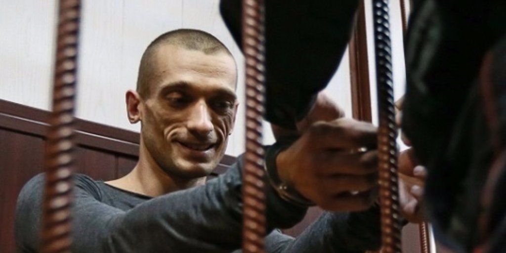 Павленского освободили в зале суда, назначив штраф 500 тысяч рублей 

the-village.ru/village/city/c…