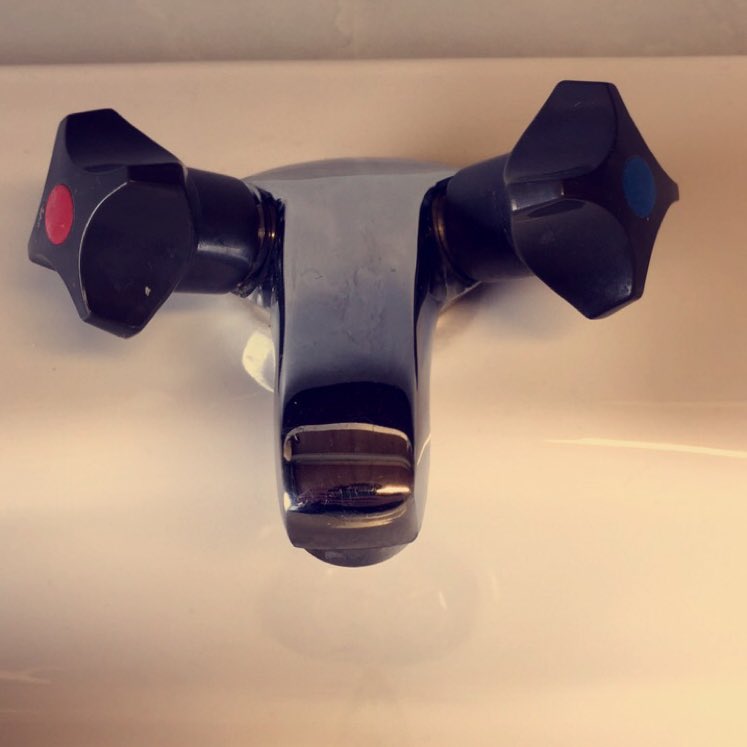BergqvistLudde's tweet photo. Att dessa kranar fortfarande är tillåtna. Tar 15 minuter att justera in rätt temperatur. https://t.co/WUr2JZA1EX