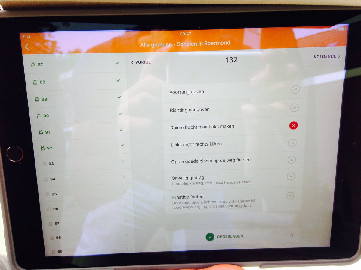 VVNLimburg's tweet photo. @roermondnieuws nieuwe #verkeersexamen controleApp getest. Weg met papieren controlelijsten en handmatig tellen! https://t.co/5007WZ62bH