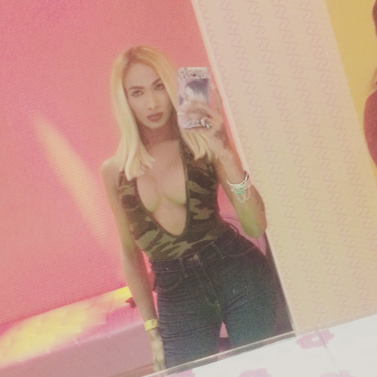 Shanalit Fox (@shanalit_02) on Twitter photo 