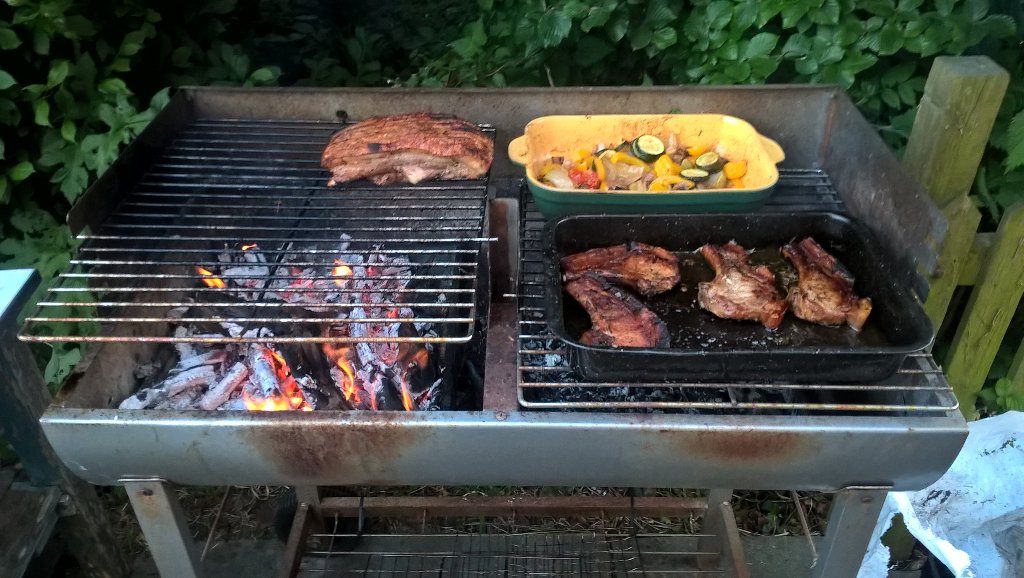ciderwood's tweet photo. The applewood doing what it does best, Can't get better! #applewood #fire #bbq #homegrown #Somerset https://t.co/fzpNFGTVSC
