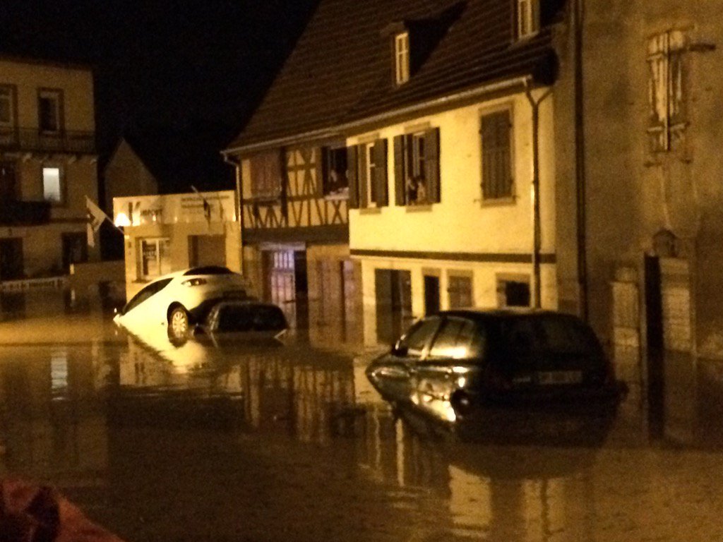 F3Alsace's tweet photo. Orages dans le Bas-Rhin : vision apocalyptique dans les rues de Wasselonne cette nuit https://t.co/GO0pVagmf1
