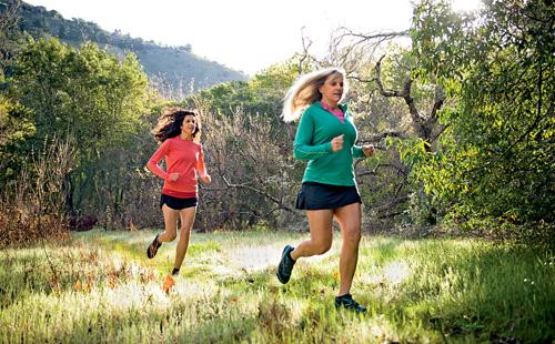 runnersworld's tweet photo. Here's how you can teach a friend to run: https://t.co/fuLGGu9qXS https://t.co/y4UqvW65Cj