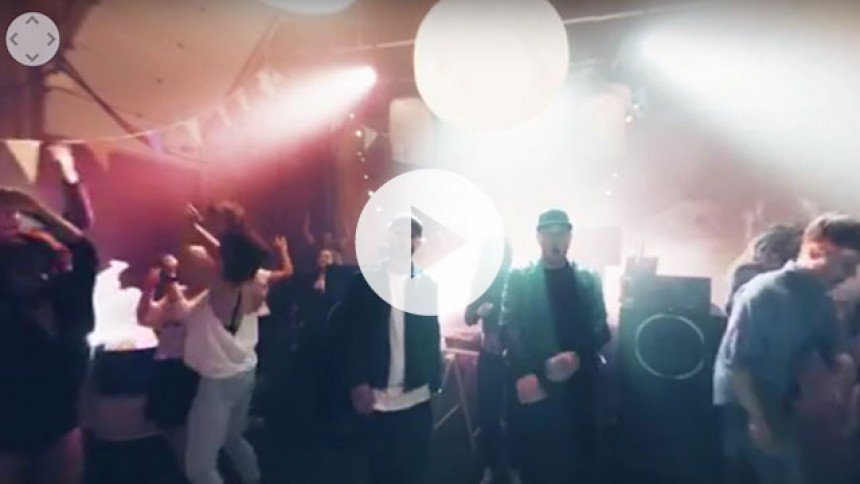 Se vild og festlig 360 graders video med <a href="/DjamesBraun/">Djämes Braun</a> gaffa.dk/nyhed/107570/s…