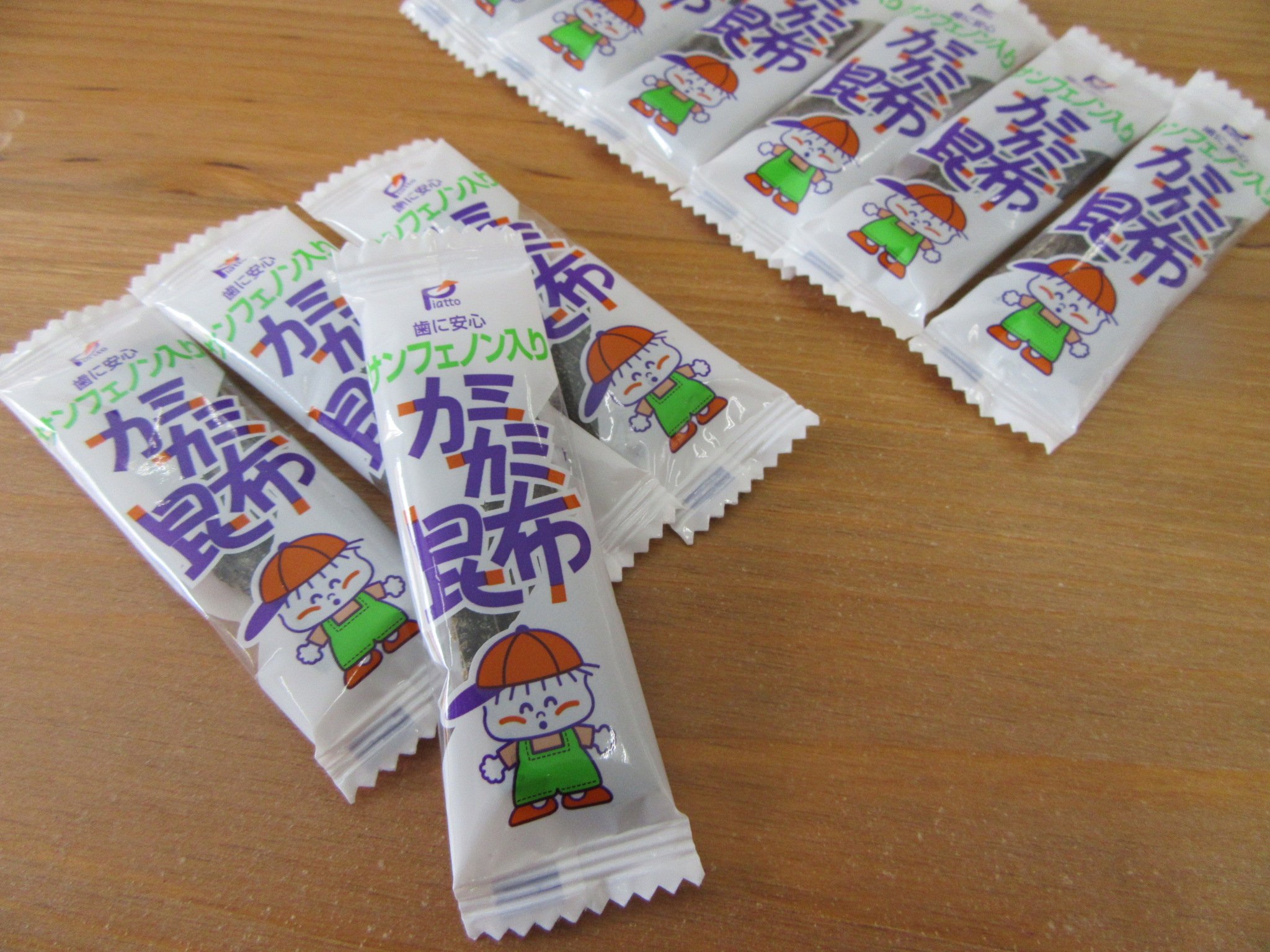 株式会社ピアット カミカミ昆布 今までの昆布のイメージがガラリと変わること間違いなし 醤油酢はちみつ等で味を付けスティック状にしました 硬柔らかい歯ごたえにあなたも虜になっちゃいますよ T Co Mx9fudaxno 給食 通販