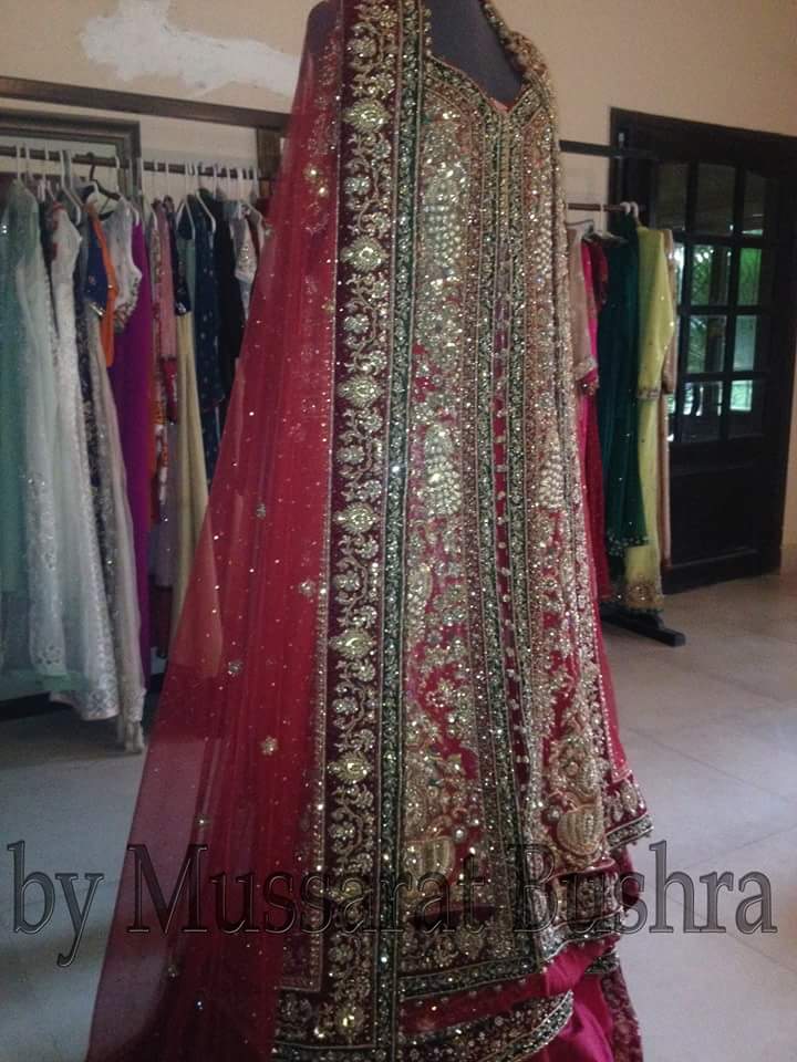 MussaratBushra's tweet image. Classic extravagant bridal #couture beautiful colors #trail #frontopen #gown #couture #handembroideries