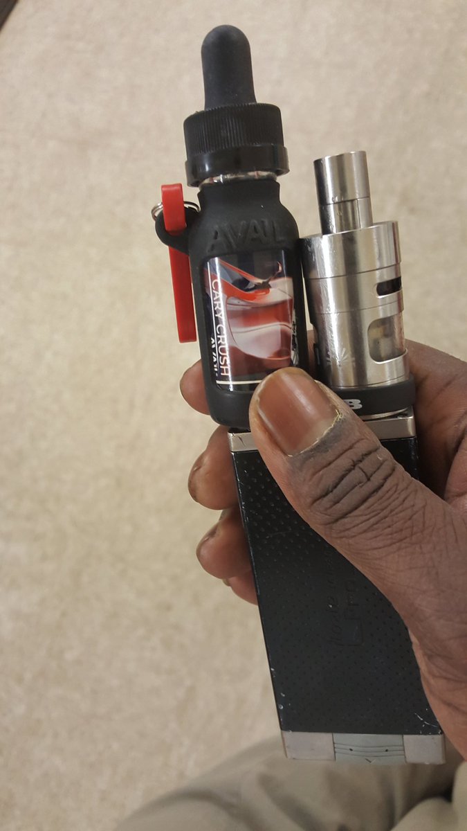 dahandsomemrmac's tweet photo. #handcheck #workvape #vape #vapefam #vapelife #vapers https://t.co/XAt1rsX1Zg