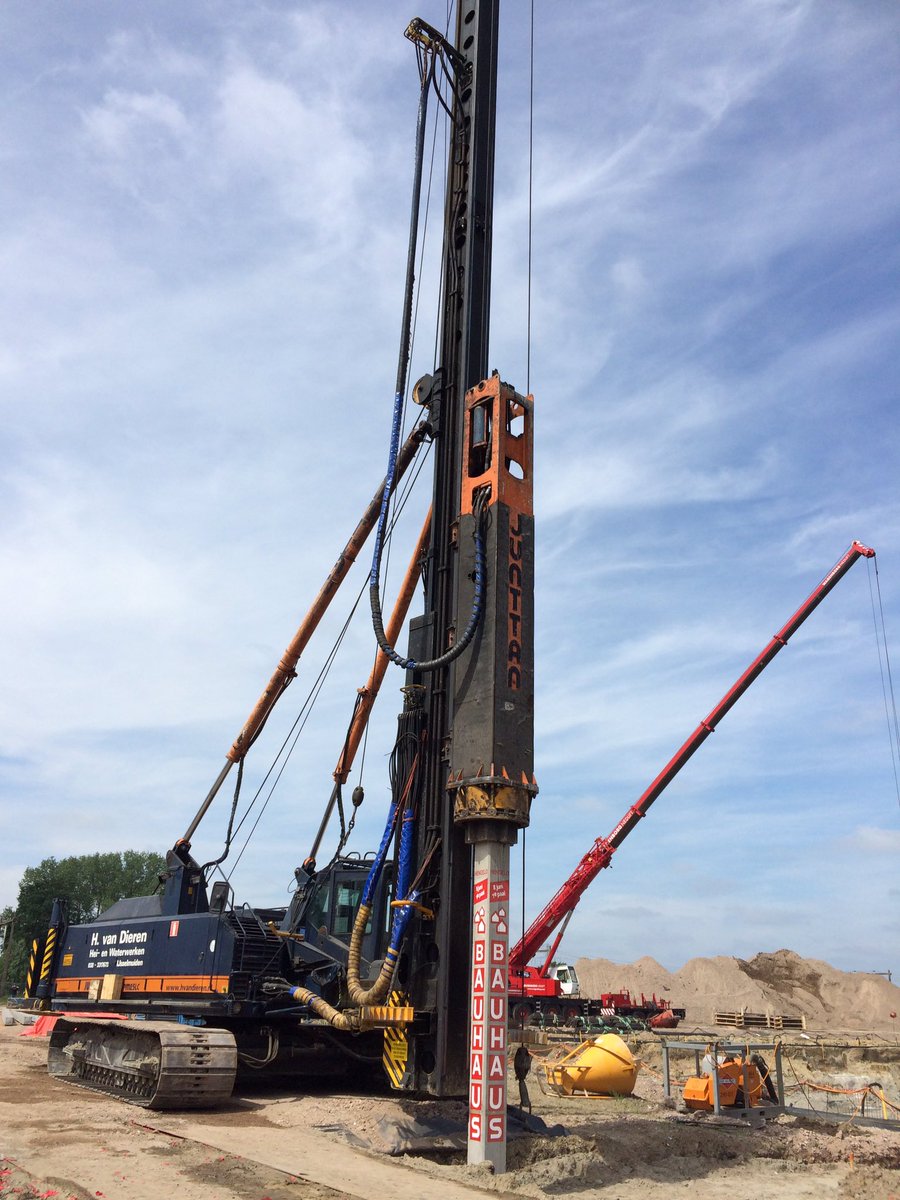 Welkom <a href="/BAUHAUSNL/">BAUHAUS NEDERLAND</a> op #Plein Westermaat. Eerste paal zit in de grond. Samenwerking met <a href="/WerkpleinTwente/">Werkplein Twente</a> verloopt top!