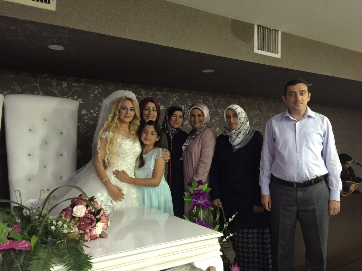 TDOK programı mezun adayı Elif YÜKSEL'in en Mutlu günün de SBMYO hocaları olarak yanındaydık
Ömür boyu mutluluklar👏🏻