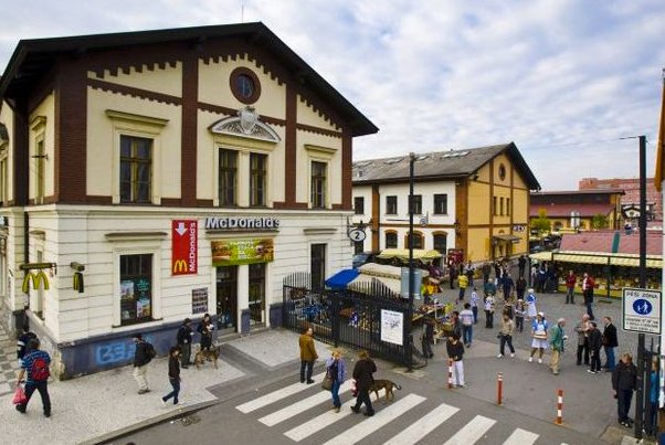 PragueMorning's tweet photo. #Holešovice market pavillons turns into a cultural space. The first change concerns pavilion number 40 https://t.co/efthWscAHH