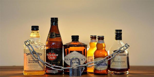 SRavindranath_'s tweet photo. illegal drinks are promoted and served across the nation. Its high time we stop this in India.
Whats your opinion !! https://t.co/pF3JLa8JNi