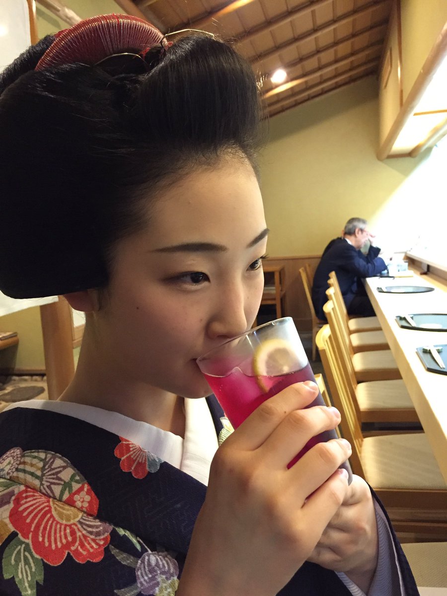 Twitter पर クニー 京都のお茶屋 駒屋 で とし恵美さんを独占 今をときめく舞妓姿とプライベート姿