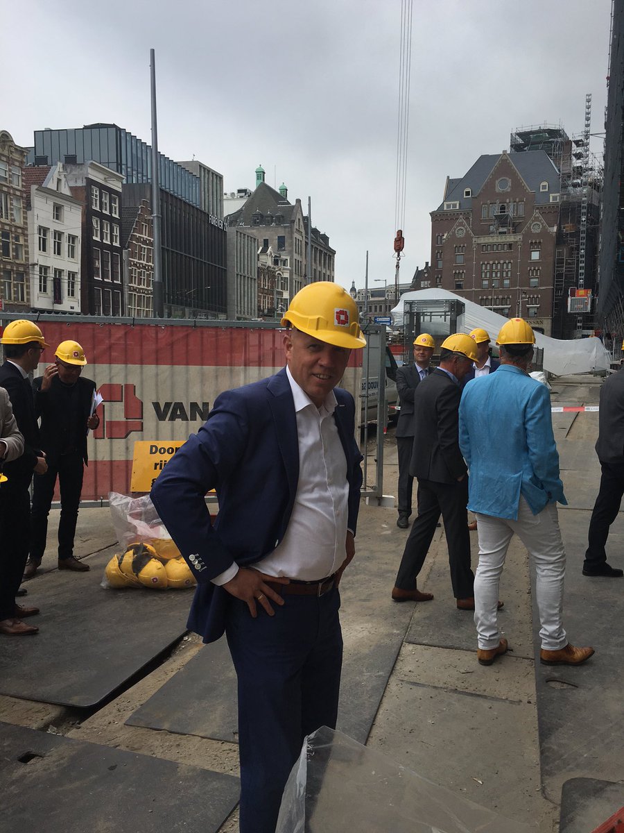 Hekstra's tweet photo. Project bezoek Rokin Amsterdam met Provada Netwerkexcursie uit Friesland! #VanWijnenGroep https://t.co/0V8g22MejX
