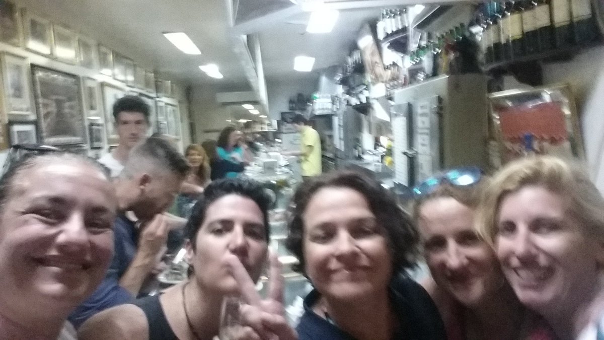 LAMARIATABERNAD's tweet photo. @pimpiflorida #lasniñasdelsoho https://t.co/3iSj87EGik