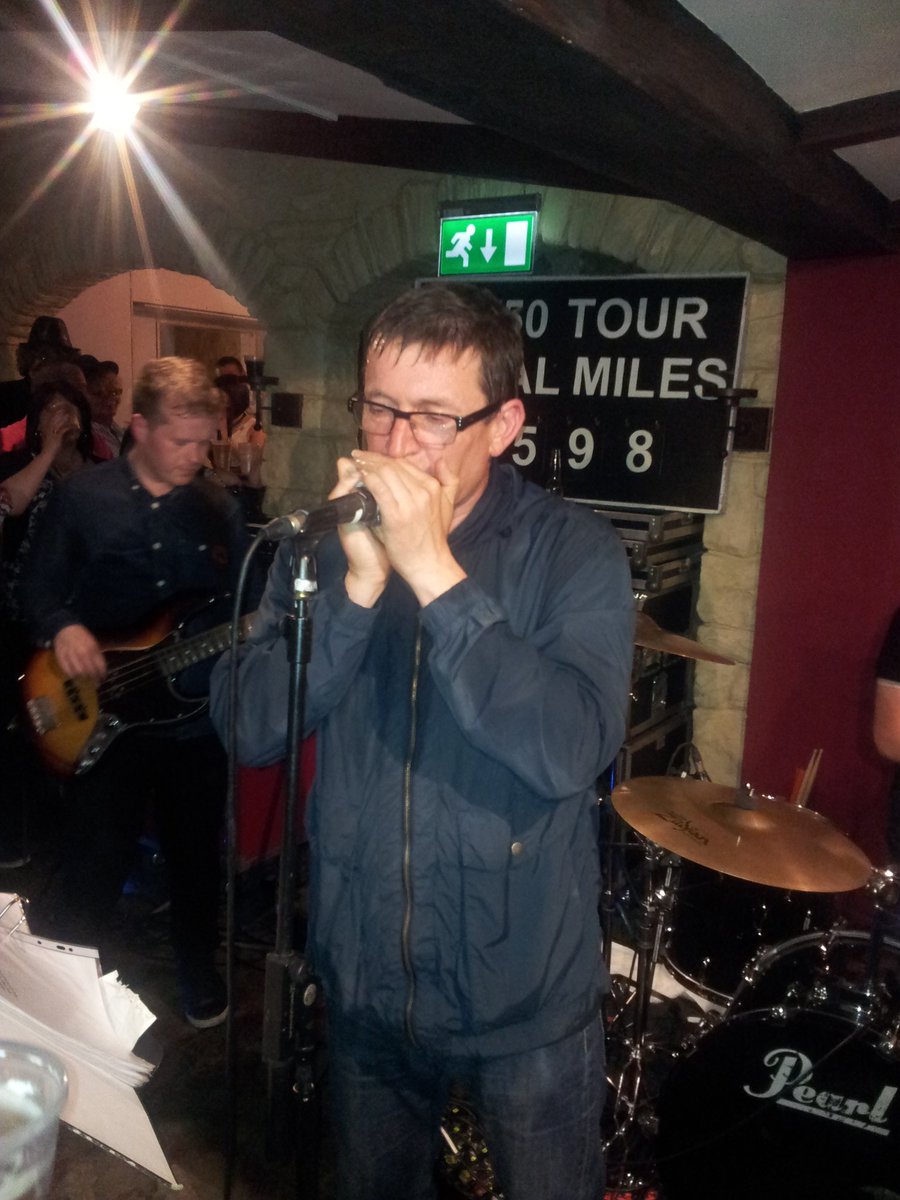 4 years ago yesterday the brilliant @PaulHeatonSolo graced our local in Tremadog.Fantastic night. Hurry back please