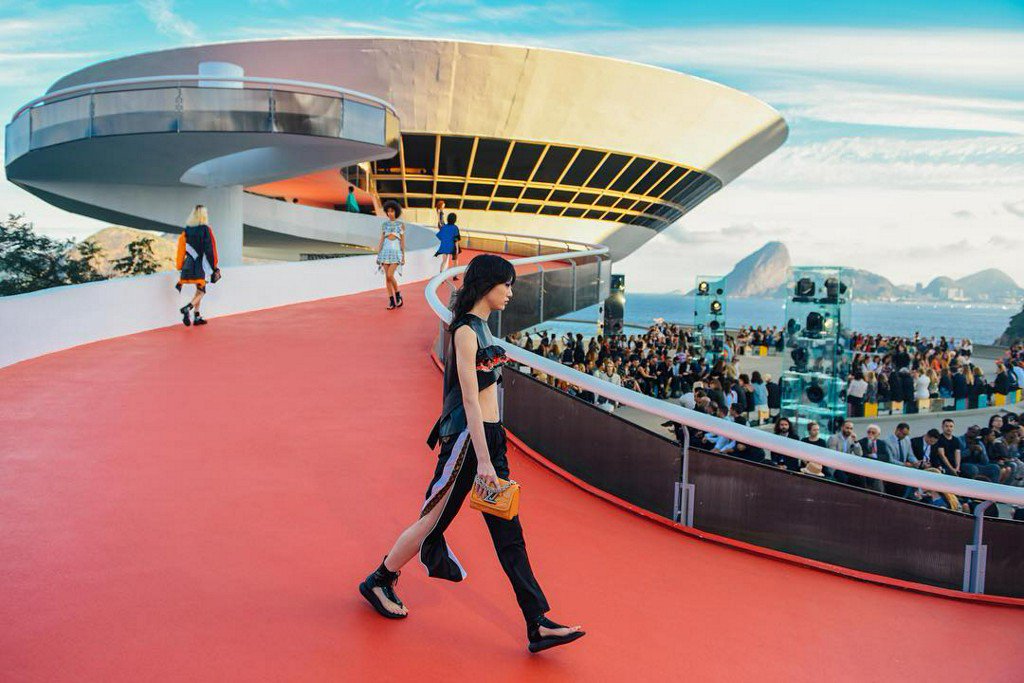 harpersbazaarus's tweet photo. Everything You Need to Know from the Louis Vuitton Cruise Show in Rio de Janeiro https://t.co/GyBJWUbN5l https://t.co/NtINSQMrW5