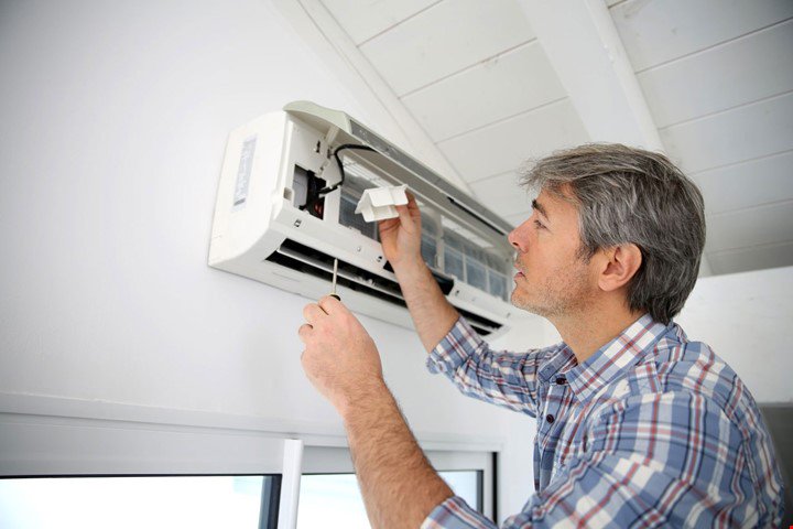 call2fixHS's tweet photo. In this busy schedule, it is difficult to find technicians for the #AC repairing.
https://t.co/d2py1oq4Wi https://t.co/XUJEB7HgYB