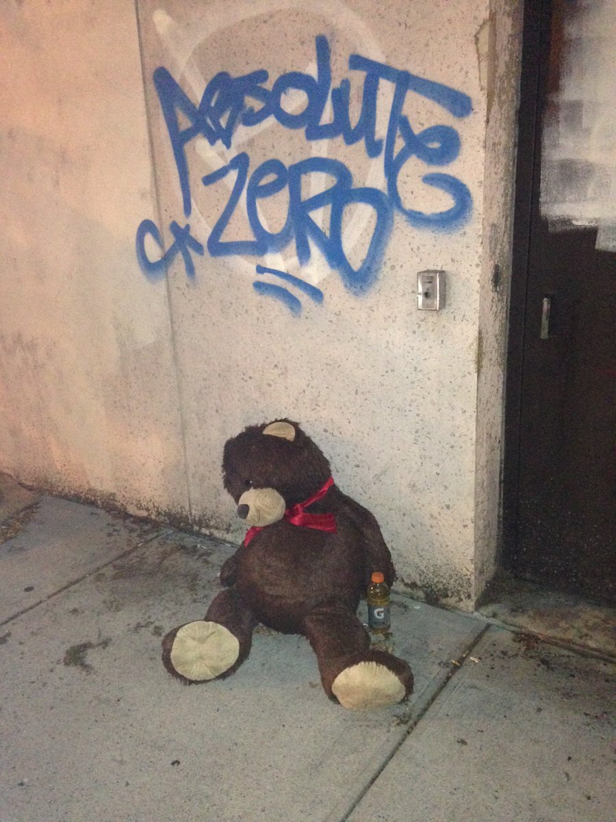 Hunterdoes's tweet photo. A long way from the Hundred Acre Wood. #no, bears shit in gutters. https://t.co/oHijsREOEz