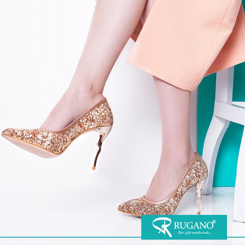 Sadece Rugano Shoes'da bulabileceğiniz özel topuk detayları ile, adımlarınız diğerlerinden bir adım farklı olsun <3