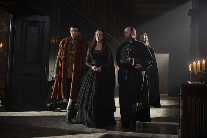 AtShowsThree's tweet photo. The CW released Promotional Photos of #Reign episode "Spiders In A Jar" (3.18) https://t.co/oaKF5iTWCC https://t.co/DUhDUpNBJs