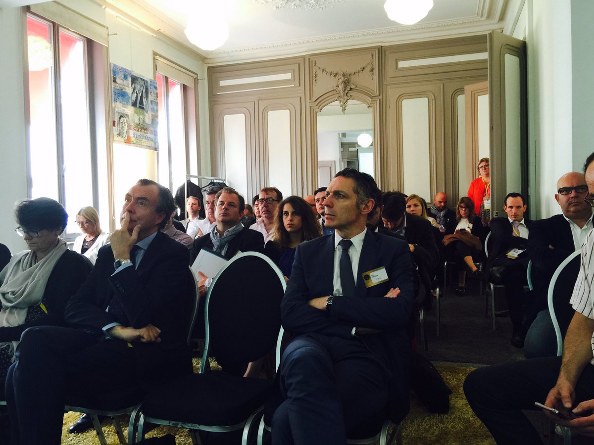 s_jezequel's tweet image. La salle en L parce que nous sommes à Lille #IBMBPRoadshow la place vide, c la mienne😃 @KadriNajette