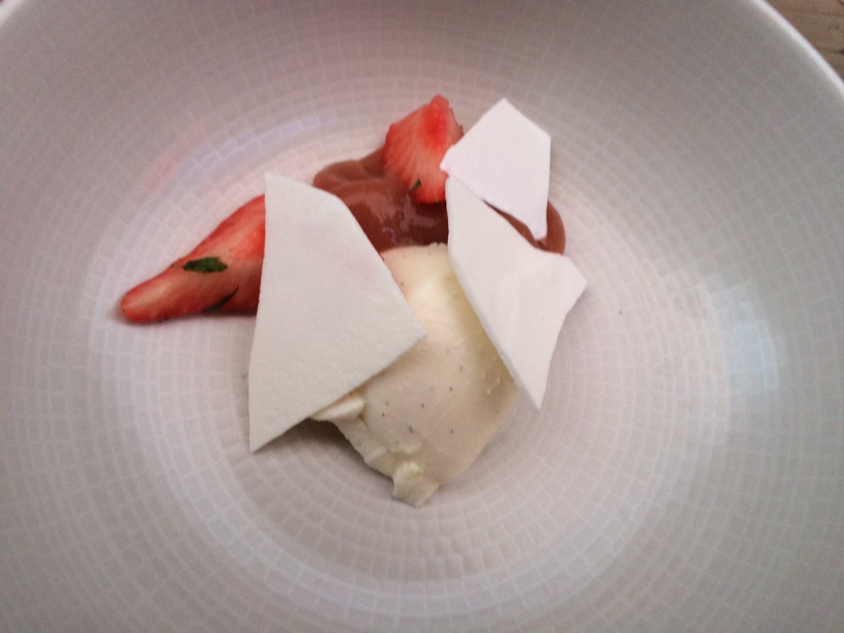 Pannacotta, one of many great Italian dishes <a href="/Rest_gutsnglory/">Guts & Glory</a> thanks for the wonderful evening @Guillaumedebeer