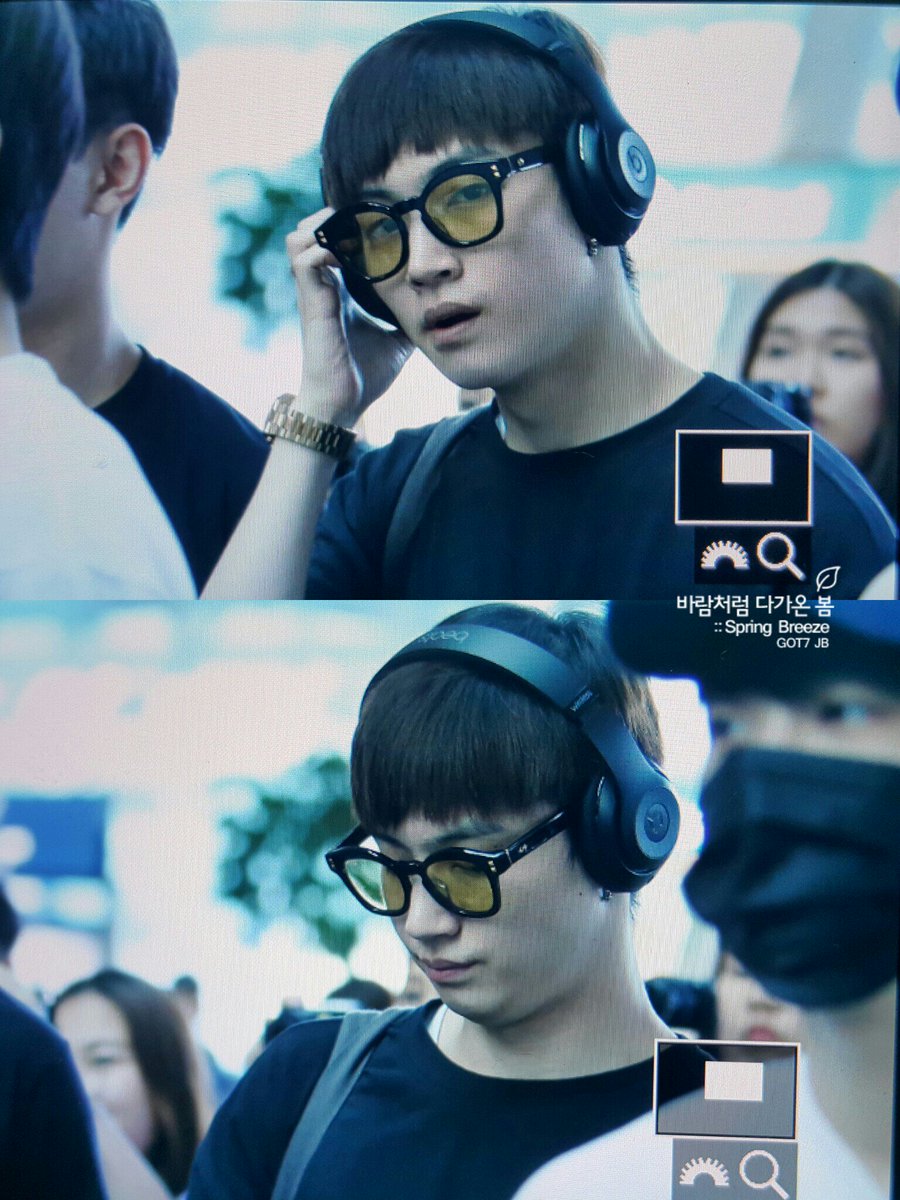 springbreeze16's tweet photo. 160608 인천공항 출국 😎👀🎧 밤토리얌💖 오늘 벨트는 파란색💙  #JB #재범 #GOT7 https://t.co/7mqyP1w9gH