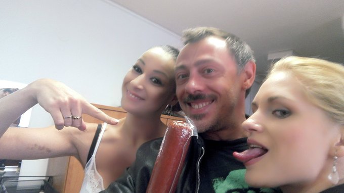 Salame ungherese per tutte https://t.co/F12VurCGcO<a href="/tag/sburioni"class="tags"><span>#sburioni</span></a><a href="/tag/dottorsburioni"class="tags"><span>#dottorsburioni</span></a><a href="/tag/supergreenpass"class="tags"><span>#supergreenpass</span></a><a href="/tag/omicron"class="tags"><span>#omicron</span></a>