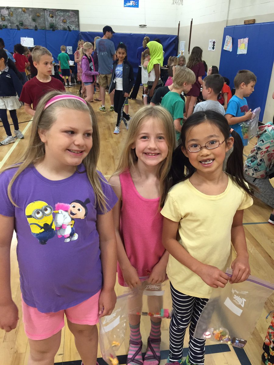 MsColeWP's tweet photo. Loving the 4th grade State Fair! #wppandas https://t.co/mnPUbfEU01