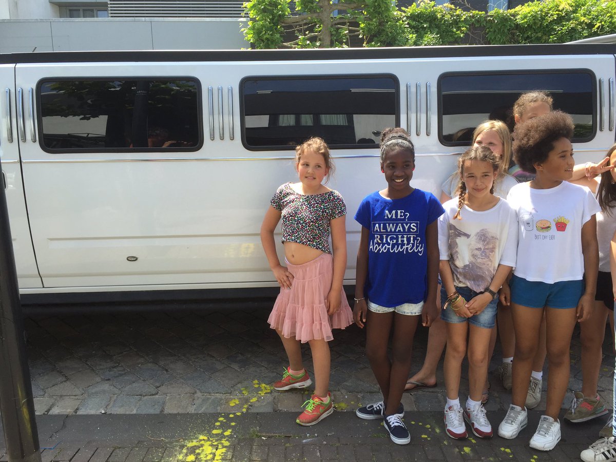 Limonodignl's tweet photo. #kinderpartijtje #Amsterdam naar #Hoofddorp #jumpskillz met de #Hummerlimo @JumpSkillz @AmsterdamNL @regio_hoofddorp https://t.co/8pHGFlvLDQ