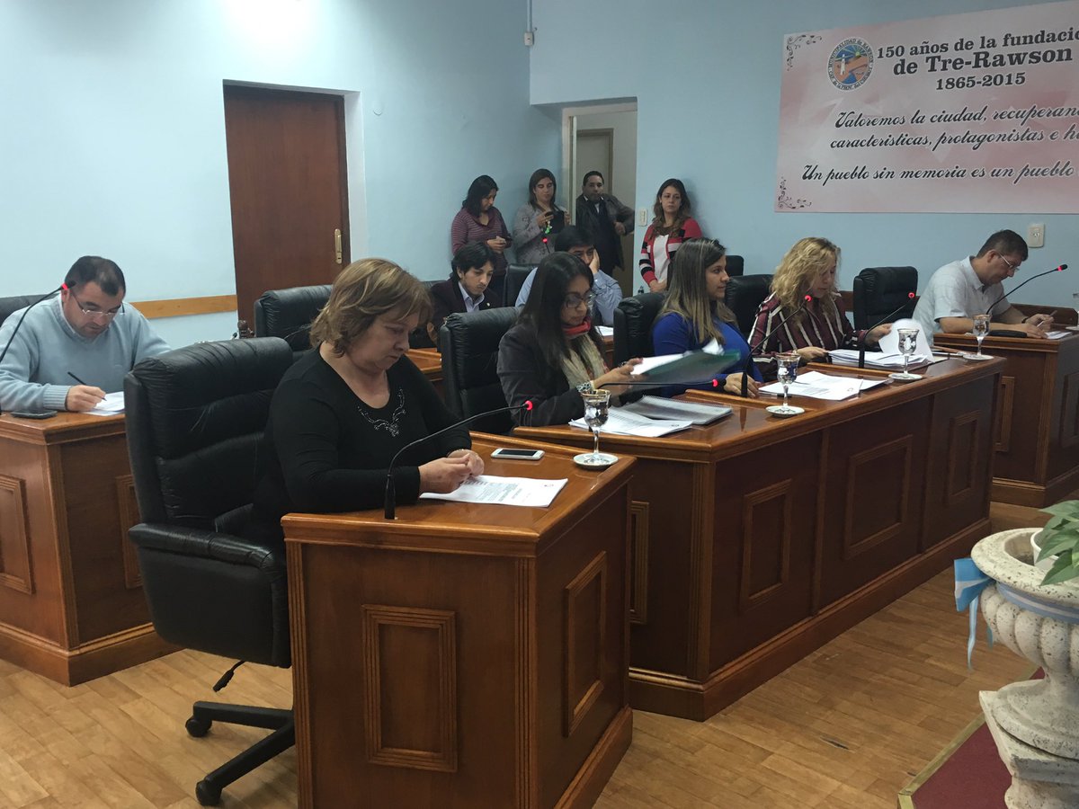 FedeGonzalez_Rw's tweet photo. Inició la Octava Sesión Ordinaria del periodo legislativo 2016. #Rawson #Chubut https://t.co/CpKNiZNPht