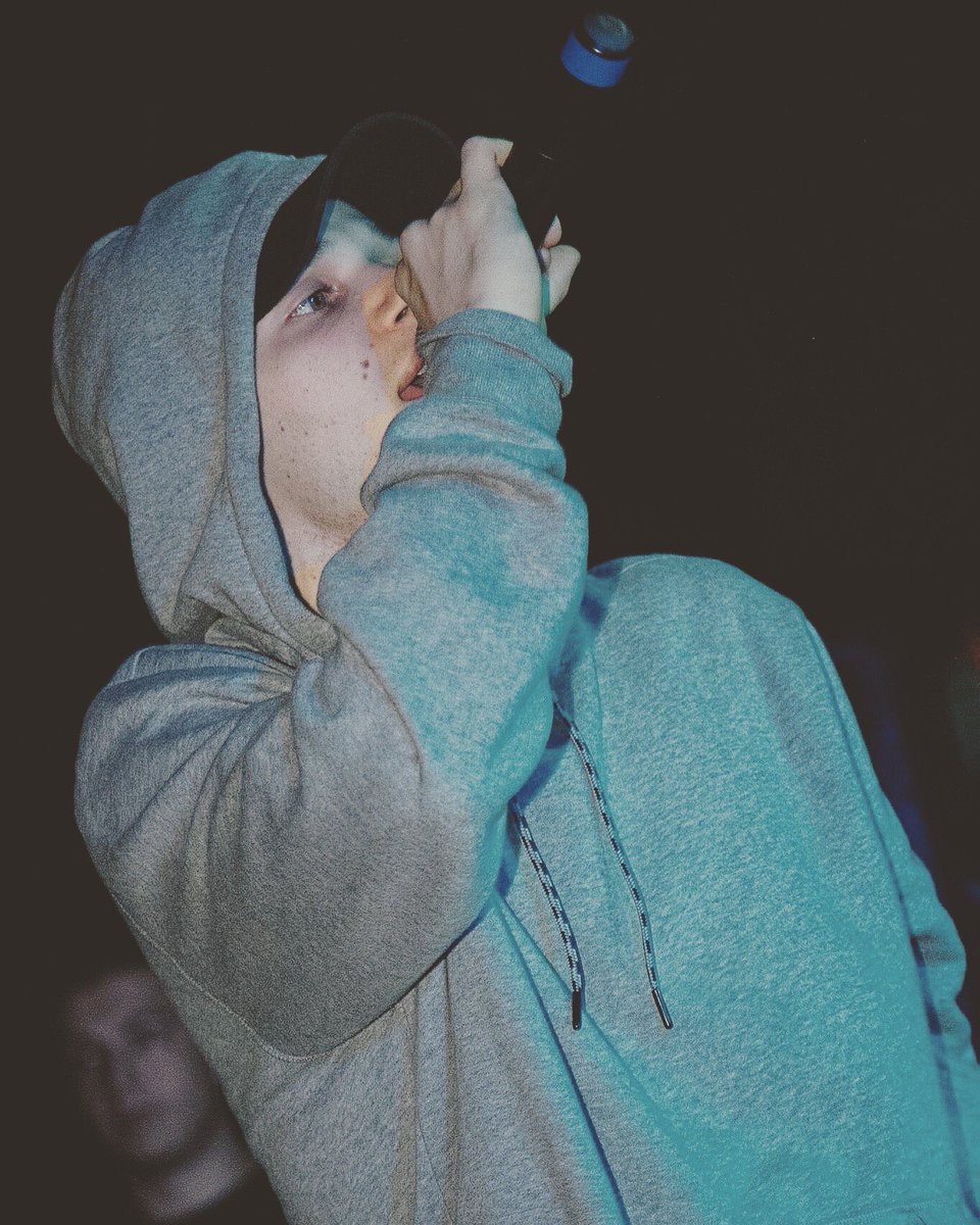 Predellacanta's tweet photo. "Quem diria, um vagabundo é assunto ÉPICO!"
#RAPBR #HashProducoes #DAMASSACLAN #ZonaOeste #RapNacional https://t.co/6fjph6MoO4
