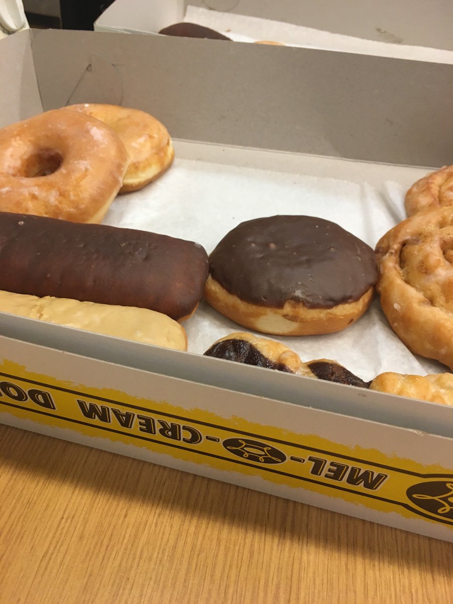 pckaufma's tweet photo. Walk around the corner and see #melocream ... *logs glazed* @myfitnesspal https://t.co/isjQVn0wea