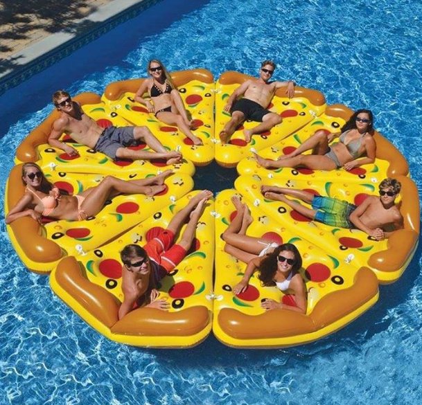 La_Piccolina_'s tweet photo. ¿Preparados para el veranito? ¡nosotros sí lo estamos! #cartama #calor #FelizMiercoles #piscina #pizza https://t.co/kD7K29R5Qf